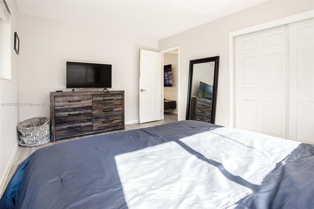 Active With Contract: $600,000 (3 beds, 2 baths, 1748 Square Feet)