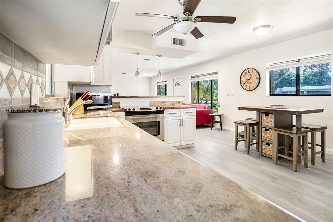 Active With Contract: $600,000 (3 beds, 2 baths, 1748 Square Feet)