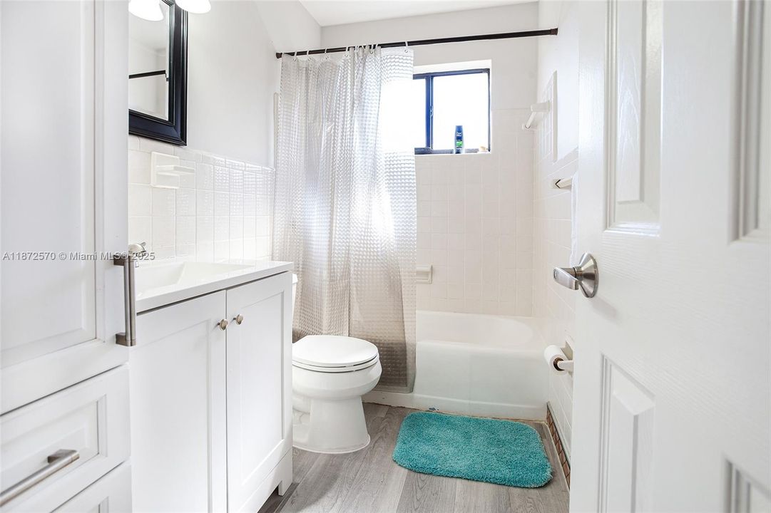 Active With Contract: $600,000 (3 beds, 2 baths, 1748 Square Feet)