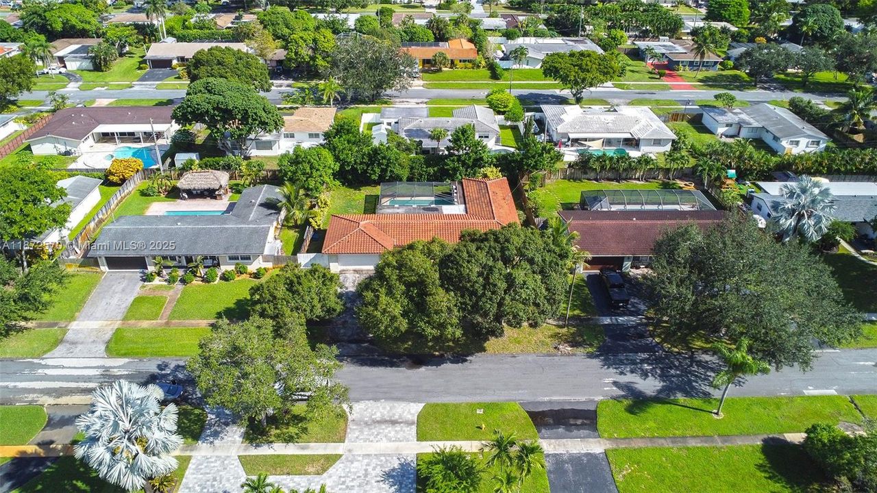 Active With Contract: $600,000 (3 beds, 2 baths, 1748 Square Feet)