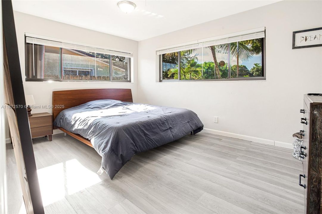 Active With Contract: $600,000 (3 beds, 2 baths, 1748 Square Feet)