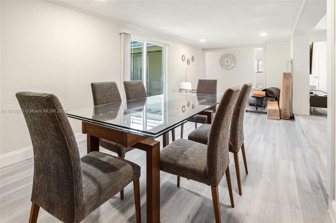 Active With Contract: $600,000 (3 beds, 2 baths, 1748 Square Feet)