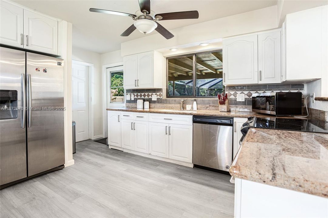 Active With Contract: $600,000 (3 beds, 2 baths, 1748 Square Feet)