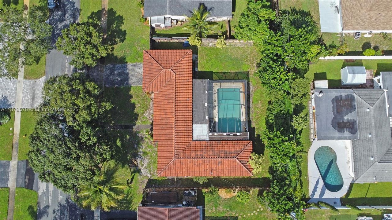 Active With Contract: $600,000 (3 beds, 2 baths, 1748 Square Feet)