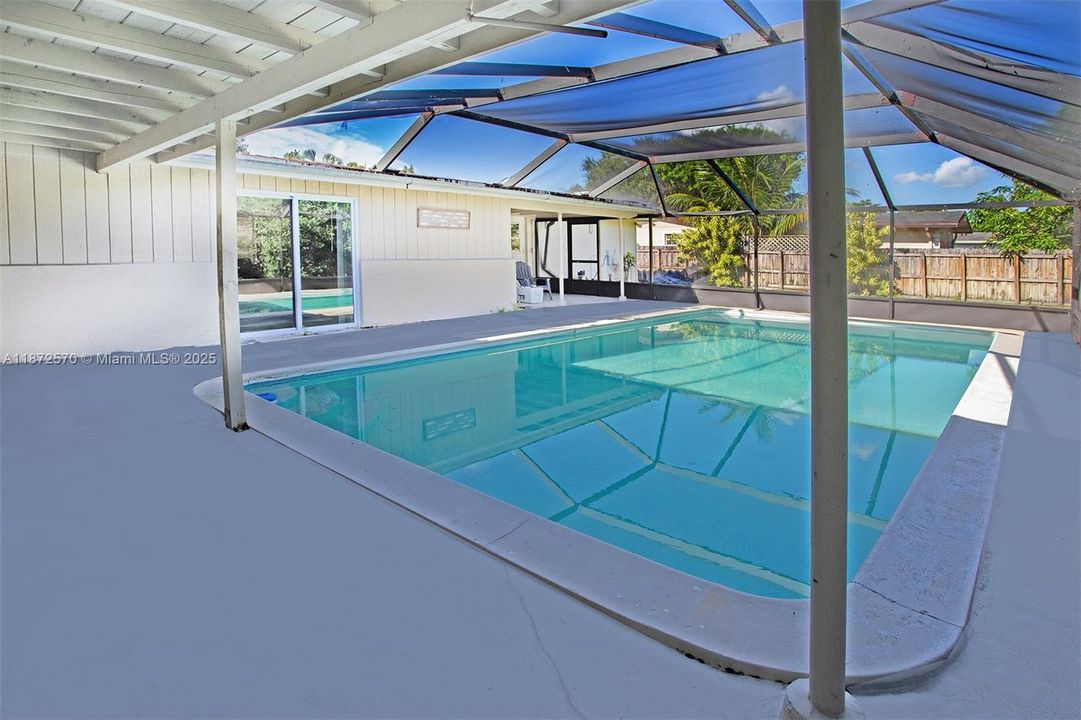 Active With Contract: $600,000 (3 beds, 2 baths, 1748 Square Feet)