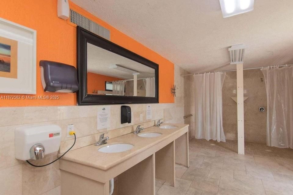 For Rent: $5,000 (2 beds, 2 baths, 726 Square Feet)