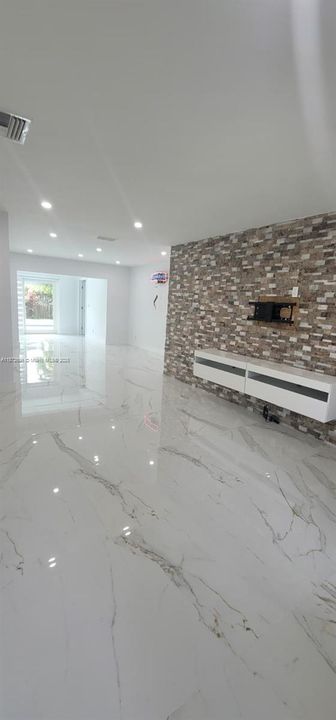 Recently Rented: $5,200 (3 beds, 2 baths, 2505 Square Feet)