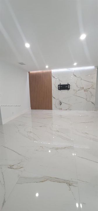 Recently Rented: $5,200 (3 beds, 2 baths, 2505 Square Feet)