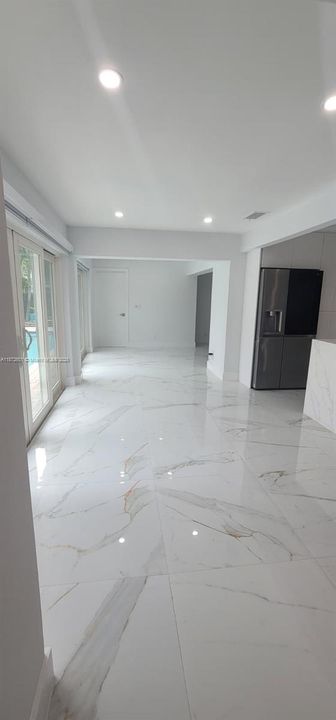 Recently Rented: $5,200 (3 beds, 2 baths, 2505 Square Feet)