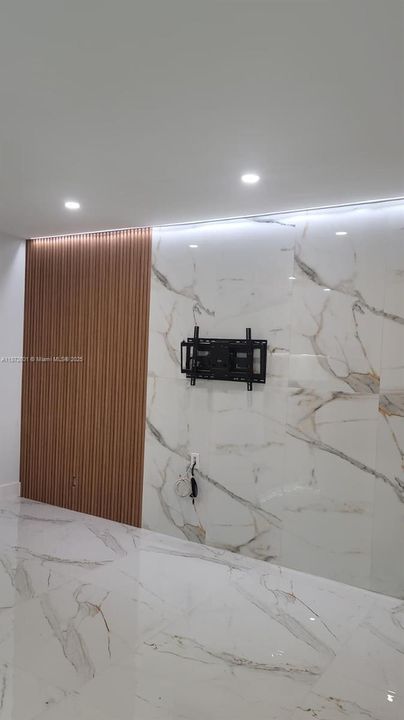 Recently Rented: $5,200 (3 beds, 2 baths, 2505 Square Feet)