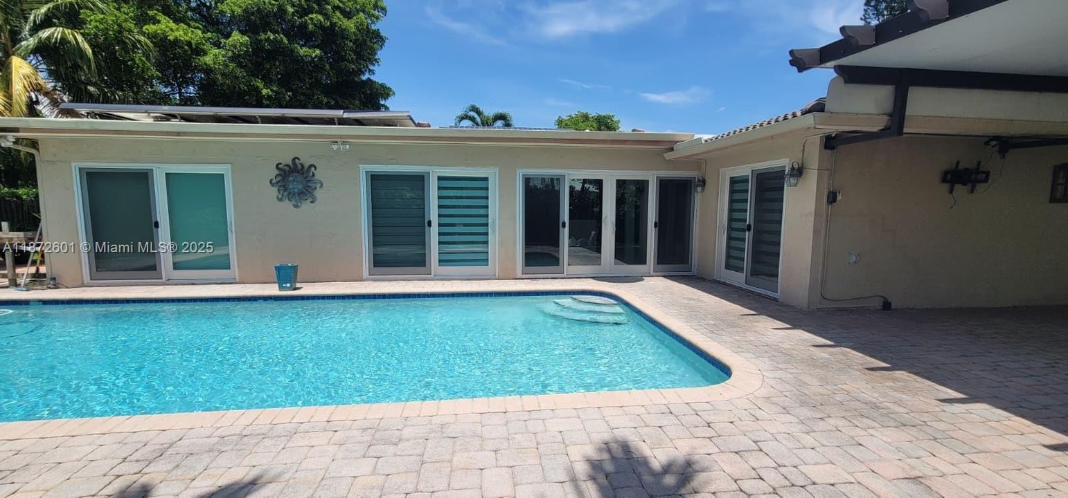 Recently Rented: $5,200 (3 beds, 2 baths, 2505 Square Feet)