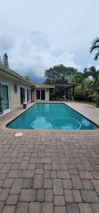 Recently Rented: $5,200 (3 beds, 2 baths, 2505 Square Feet)