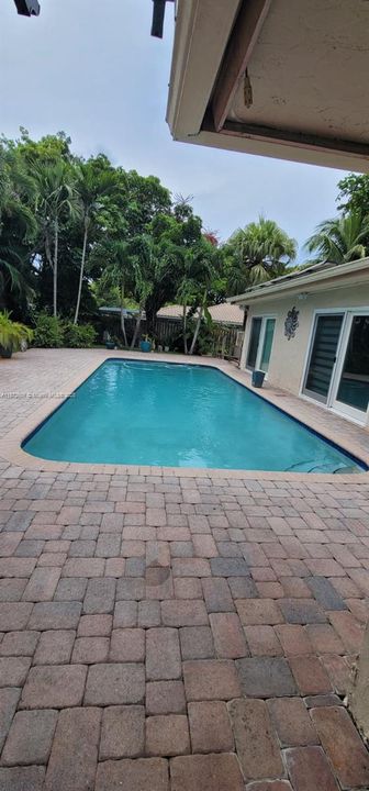 Recently Rented: $5,200 (3 beds, 2 baths, 2505 Square Feet)