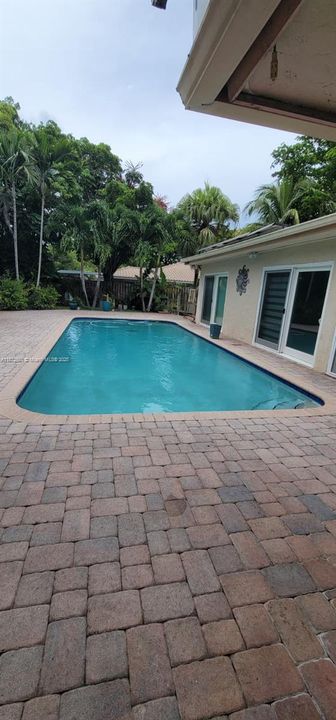 Recently Rented: $5,200 (3 beds, 2 baths, 2505 Square Feet)