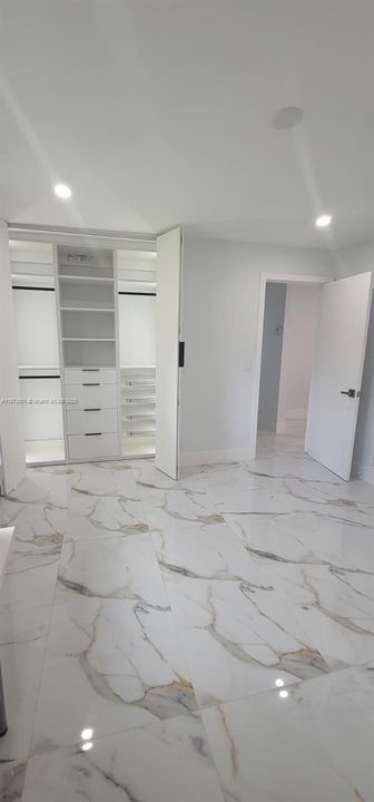 Recently Rented: $5,200 (3 beds, 2 baths, 2505 Square Feet)