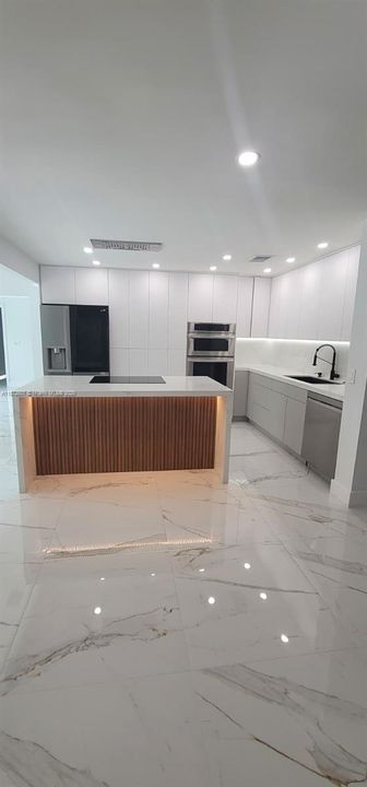 Recently Rented: $5,200 (3 beds, 2 baths, 2505 Square Feet)