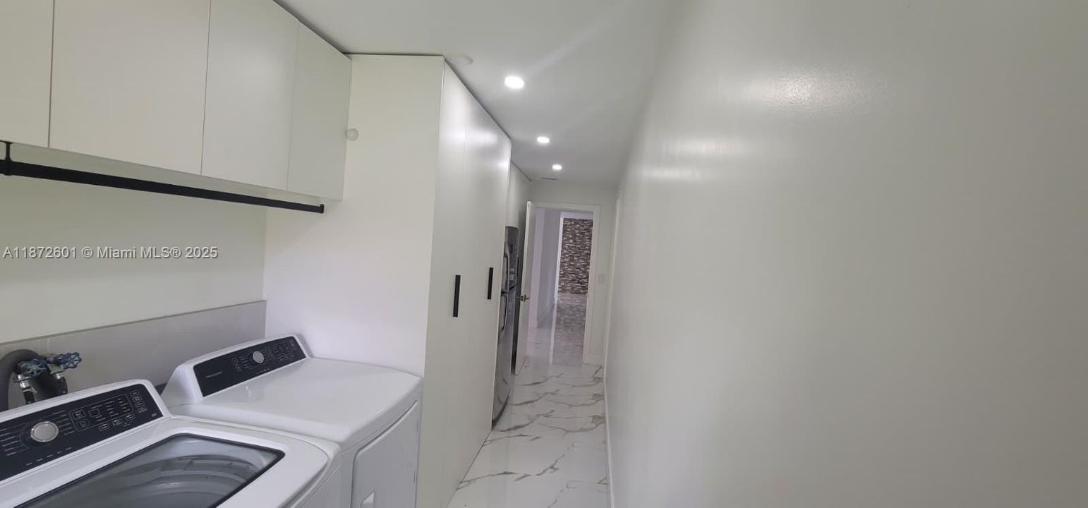 Recently Rented: $5,200 (3 beds, 2 baths, 2505 Square Feet)