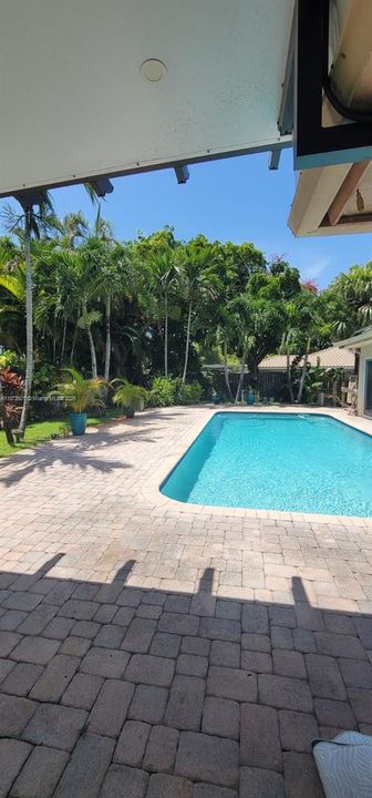 Recently Rented: $5,200 (3 beds, 2 baths, 2505 Square Feet)