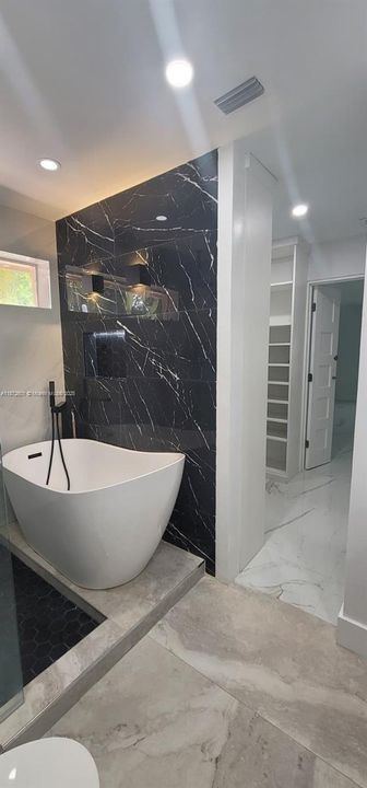 Recently Rented: $5,200 (3 beds, 2 baths, 2505 Square Feet)