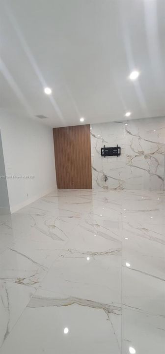 Recently Rented: $5,200 (3 beds, 2 baths, 2505 Square Feet)