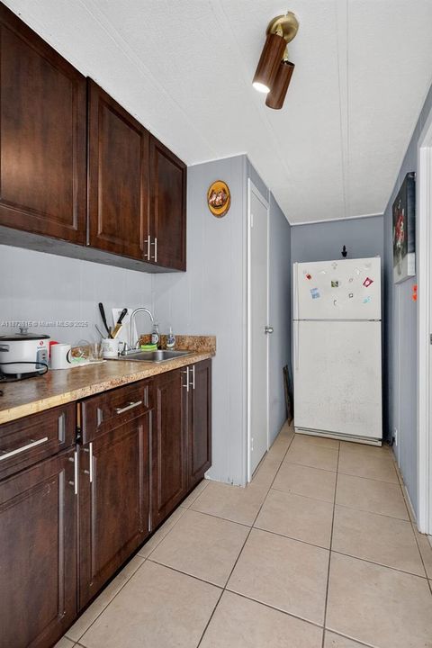 На продажу: $349,900 (2 спален, 3 ванн, 1416 Квадратных фут)