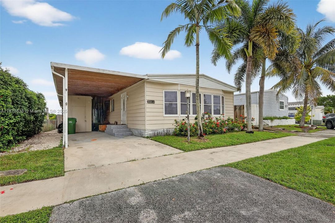 На продажу: $349,900 (2 спален, 3 ванн, 1416 Квадратных фут)