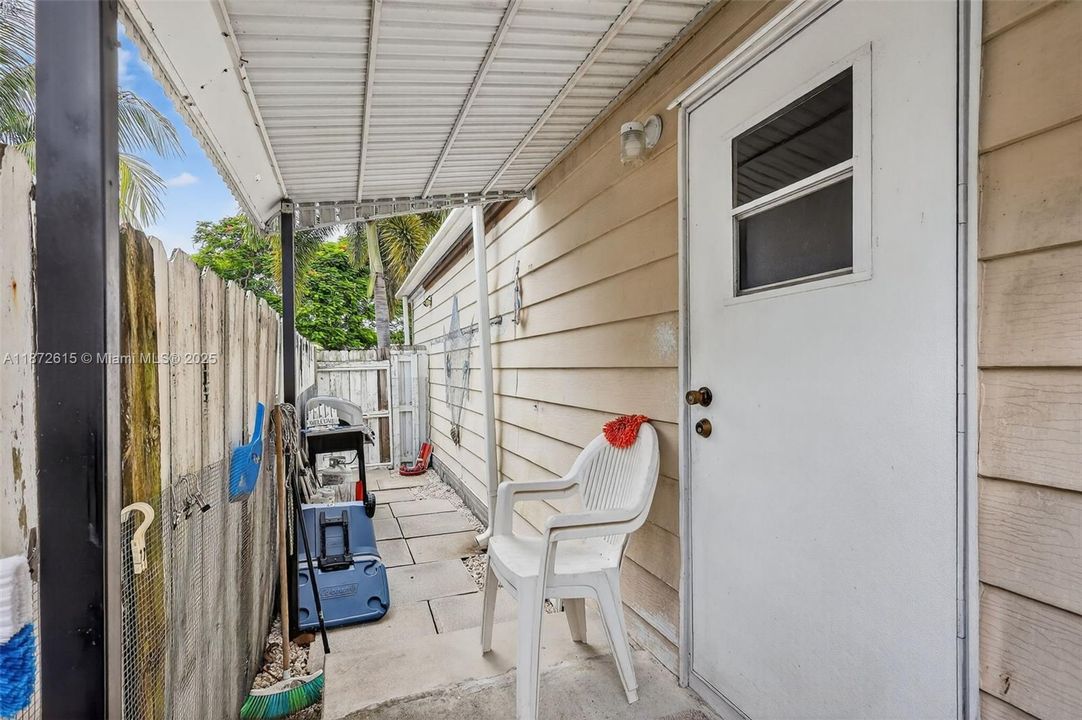 На продажу: $349,900 (2 спален, 3 ванн, 1416 Квадратных фут)