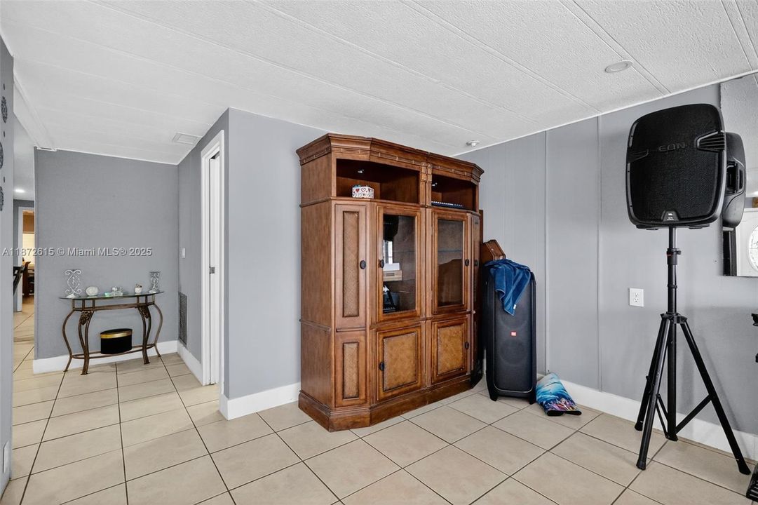 На продажу: $349,900 (2 спален, 3 ванн, 1416 Квадратных фут)