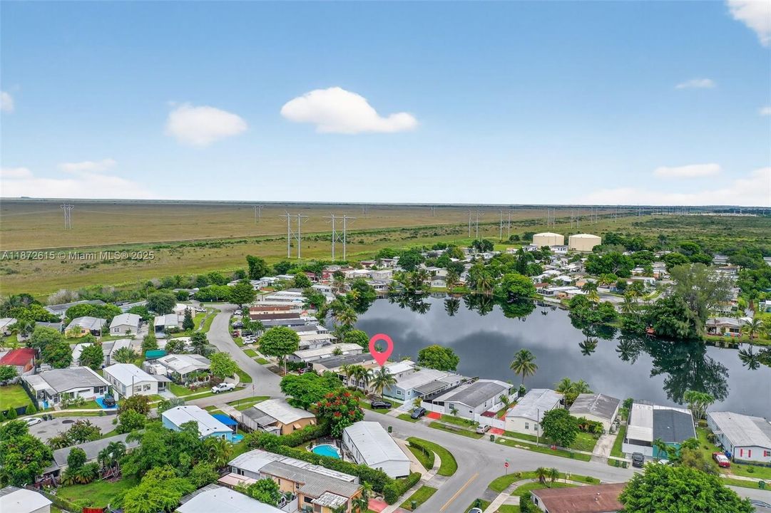 На продажу: $349,900 (2 спален, 3 ванн, 1416 Квадратных фут)