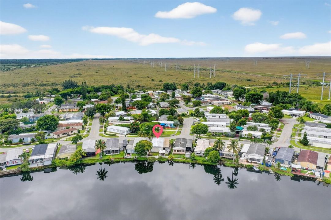 На продажу: $349,900 (2 спален, 3 ванн, 1416 Квадратных фут)