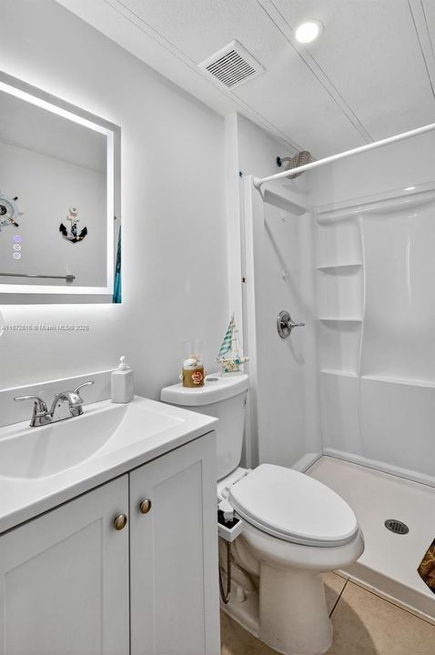 На продажу: $349,900 (2 спален, 3 ванн, 1416 Квадратных фут)