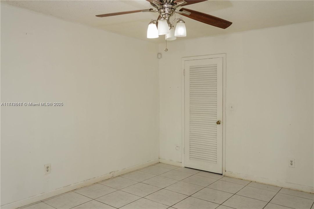 For Sale: $179,900 (1 beds, 1 baths, 1013 Square Feet)