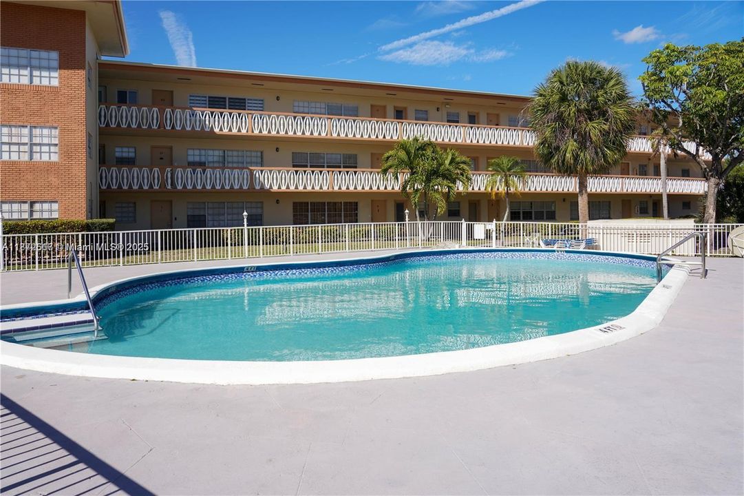 For Sale: $179,900 (1 beds, 1 baths, 1013 Square Feet)