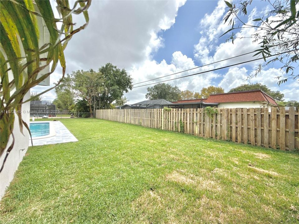 Vendido Recientemente: $698,500 (3 camas, 2 baños, 1842 Pies cuadrados)