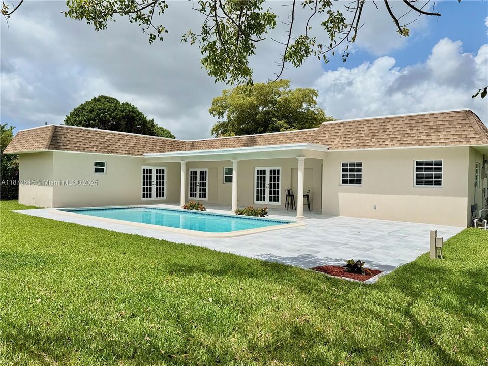 Vendido Recientemente: $698,500 (3 camas, 2 baños, 1842 Pies cuadrados)