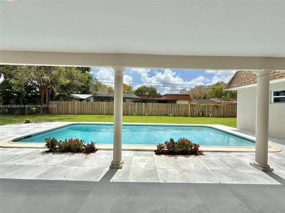 Vendido Recientemente: $698,500 (3 camas, 2 baños, 1842 Pies cuadrados)