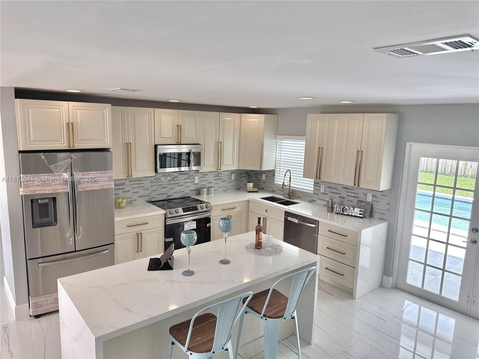 Vendido Recientemente: $698,500 (3 camas, 2 baños, 1842 Pies cuadrados)
