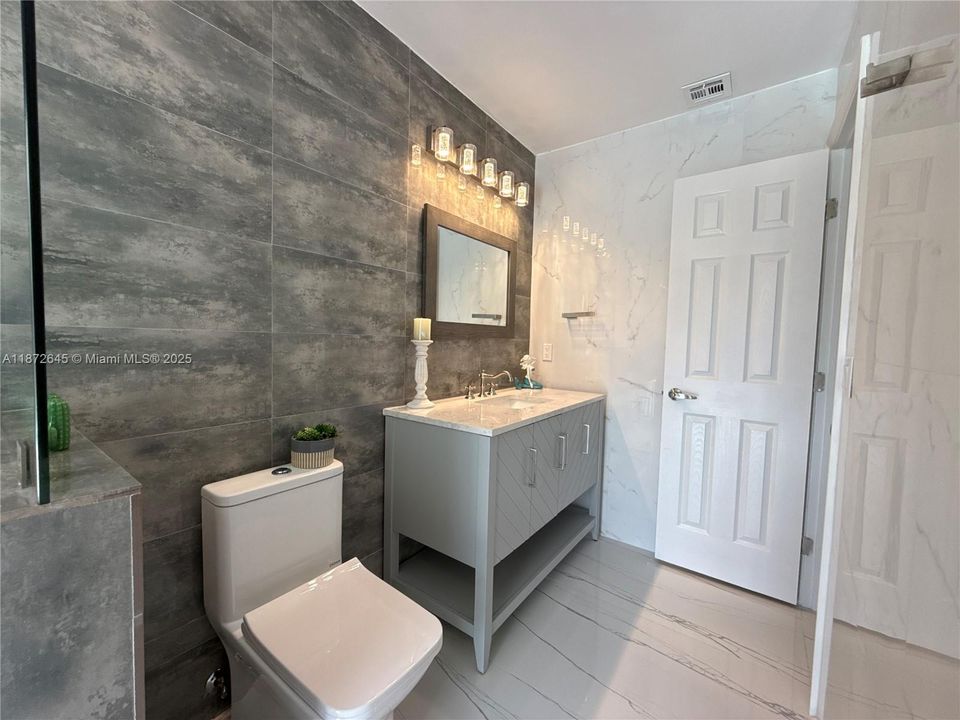 Vendido Recientemente: $698,500 (3 camas, 2 baños, 1842 Pies cuadrados)