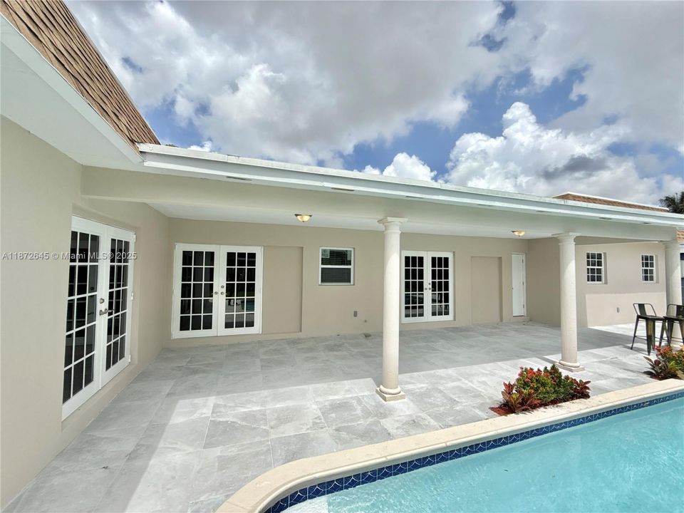 Vendido Recientemente: $698,500 (3 camas, 2 baños, 1842 Pies cuadrados)