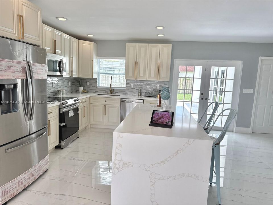 Vendido Recientemente: $698,500 (3 camas, 2 baños, 1842 Pies cuadrados)