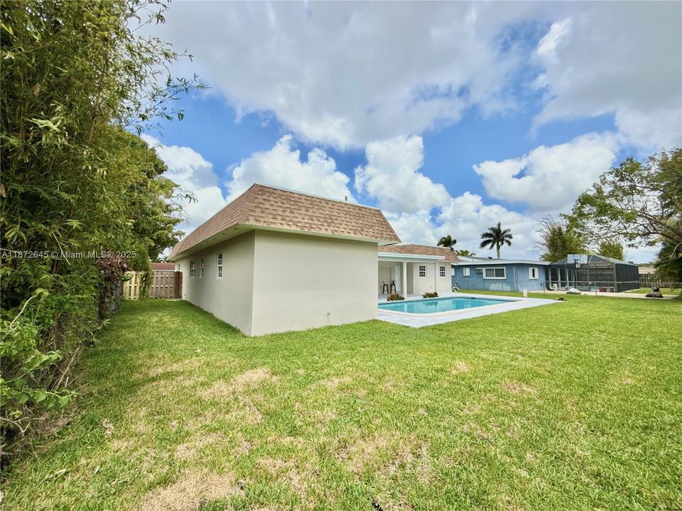 Vendido Recientemente: $698,500 (3 camas, 2 baños, 1842 Pies cuadrados)