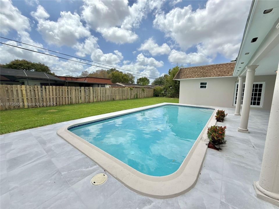 Vendido Recientemente: $698,500 (3 camas, 2 baños, 1842 Pies cuadrados)
