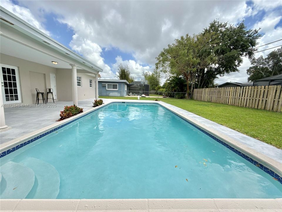 Vendido Recientemente: $698,500 (3 camas, 2 baños, 1842 Pies cuadrados)