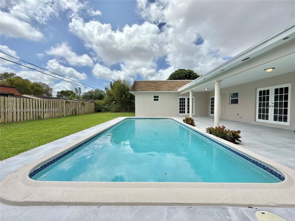 Vendido Recientemente: $698,500 (3 camas, 2 baños, 1842 Pies cuadrados)