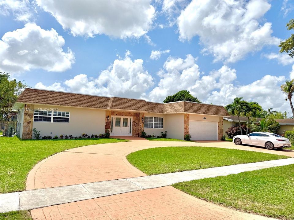 Vendido Recientemente: $698,500 (3 camas, 2 baños, 1842 Pies cuadrados)