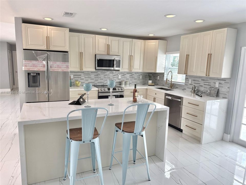 Vendido Recientemente: $698,500 (3 camas, 2 baños, 1842 Pies cuadrados)
