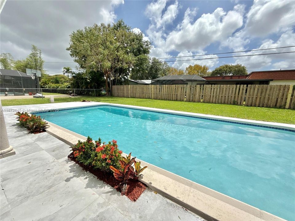 Vendido Recientemente: $698,500 (3 camas, 2 baños, 1842 Pies cuadrados)