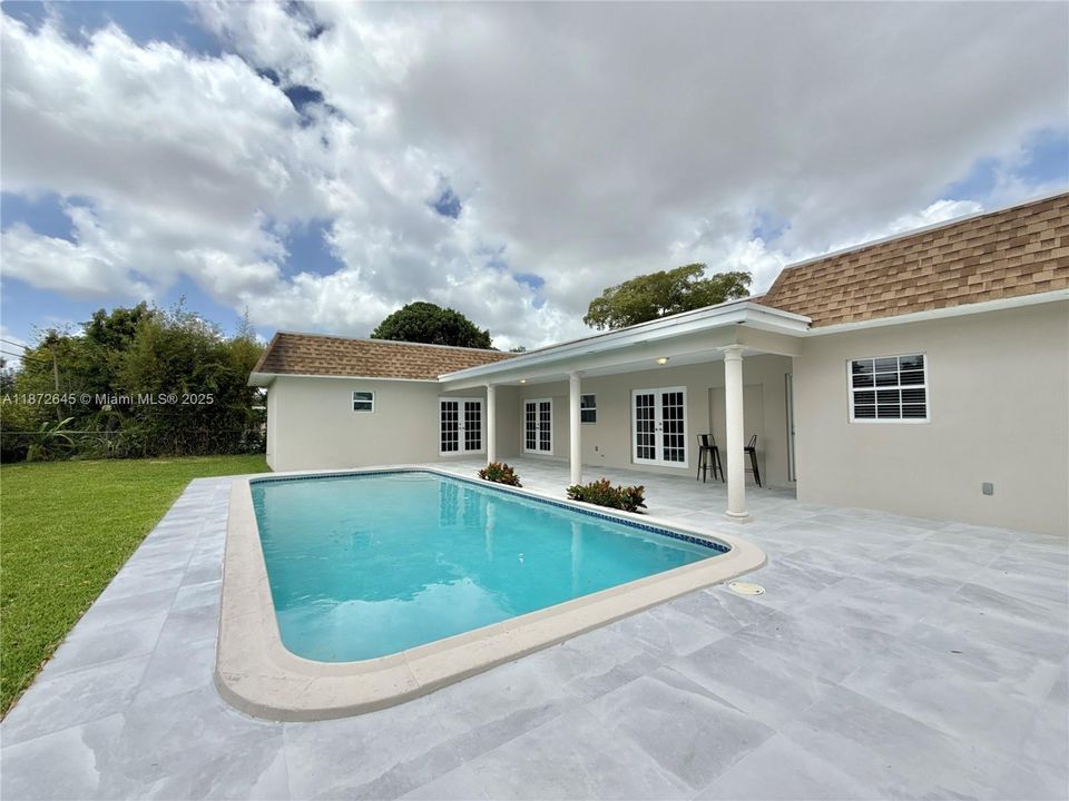 Vendido Recientemente: $698,500 (3 camas, 2 baños, 1842 Pies cuadrados)
