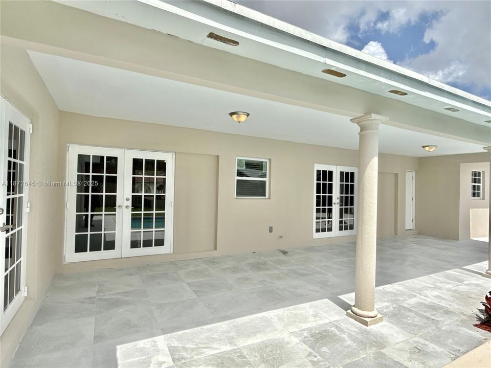 Vendido Recientemente: $698,500 (3 camas, 2 baños, 1842 Pies cuadrados)