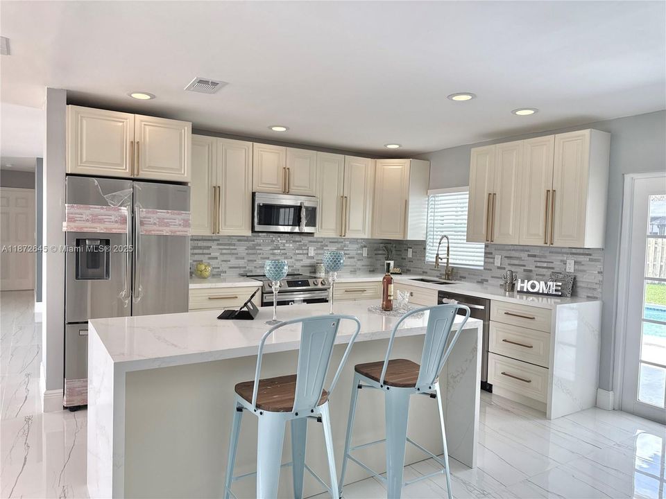 Vendido Recientemente: $698,500 (3 camas, 2 baños, 1842 Pies cuadrados)